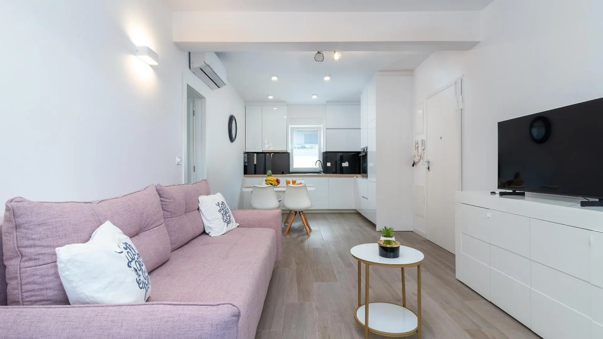 Roos Apartment トロギール