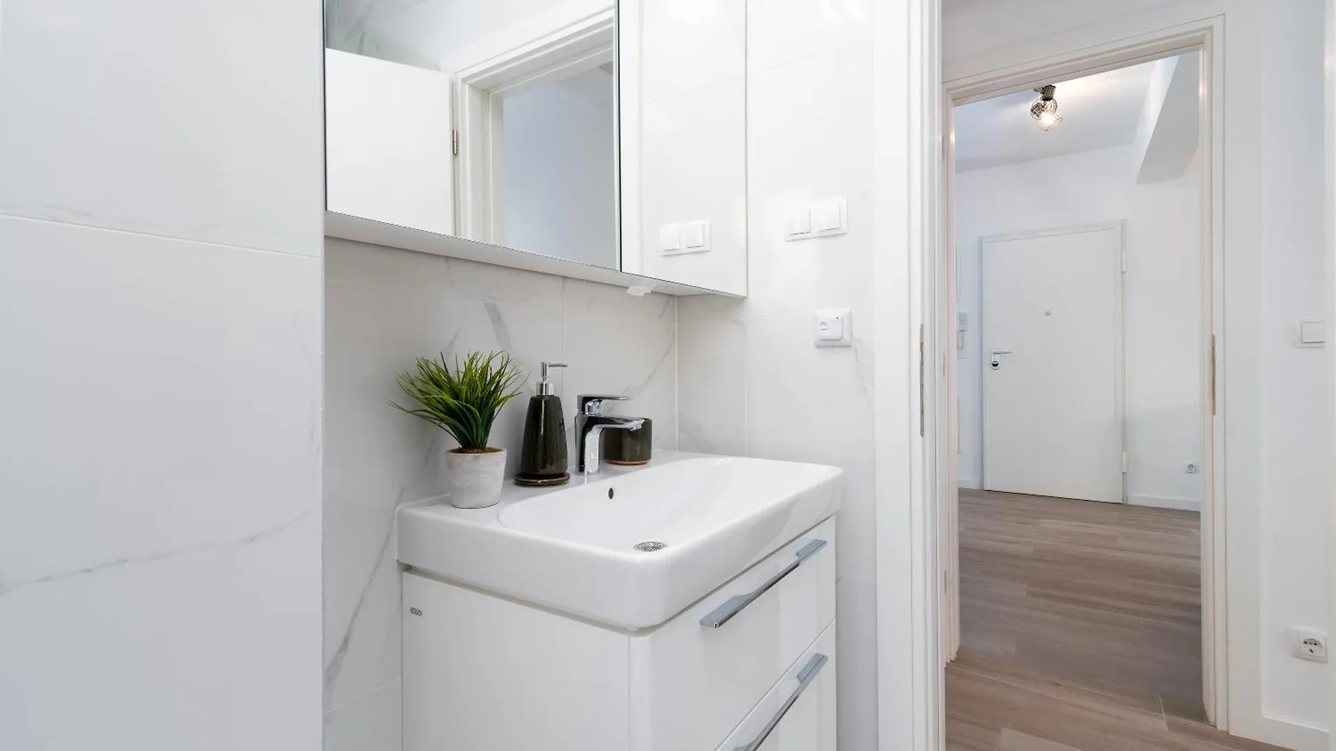 Roos Apartment トロギール クロアチア